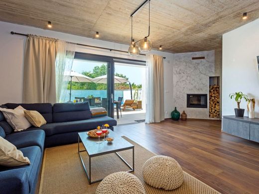 Maison de luxe à vendre à Porec, 570 000 €, Photo 5