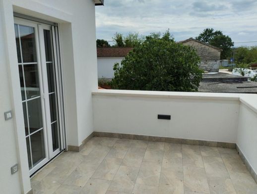 Maison de luxe à vendre à Porec, 620 000 €, Photo 4