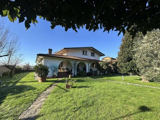 Luxury House for sale in Massa, 990 000 €, Photo 1