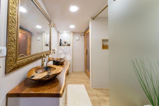 Luxury House for sale in Vodnjan, 750 000 €, Photo 6