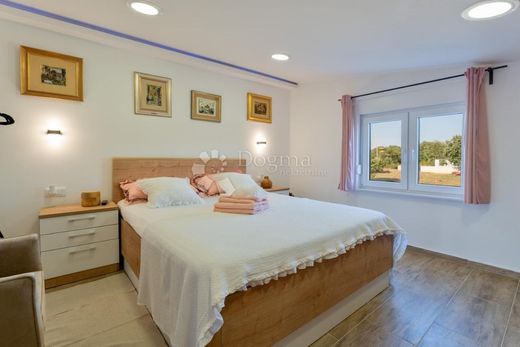 Luxury House for sale in Vodnjan, 750 000 €, Photo 3
