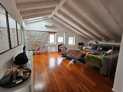 Luxury Apartment for sale in Rovinj, 800 000 €, Photo 1