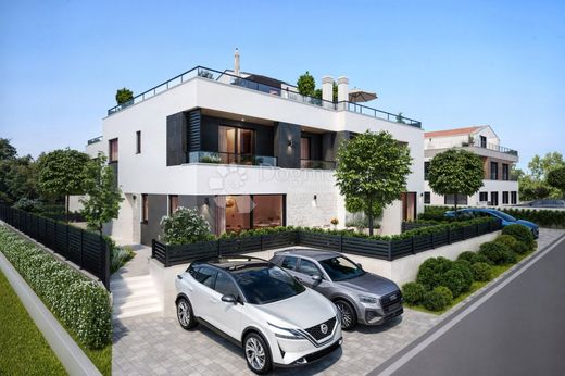 Maison de luxe à vendre à Porec, 575 000 €, Photo 1