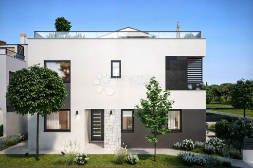 Maison de luxe à vendre à Porec, 575 000 €, Photo 6