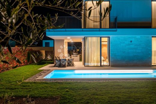Maison de luxe à vendre à Porec, 1 290 000 €, Photo 3