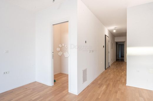 Appartement de luxe à vendre à Kostrena, 670 000 €, Photo 2