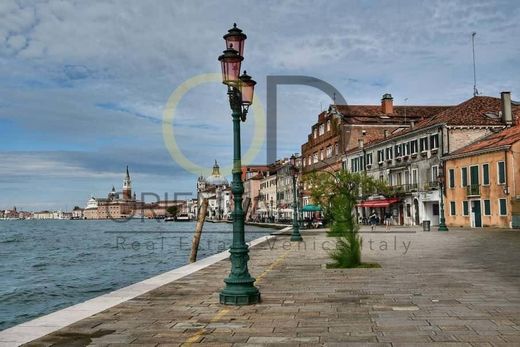 Maison de luxe à vendre à Venice, 950 000 €, Photo 1