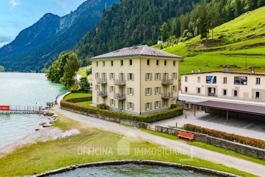 Appartement de luxe à vendre à Poschiavo, 475 000 €, Photo 1