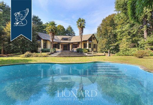 Luxury House for sale in Carimate, 1 700 000 €, Photo 1