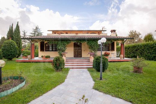 Luxury House for sale in Lucca, 850 000 €, Photo 1