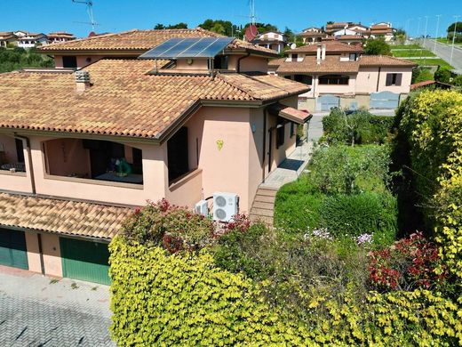 Maison de luxe à vendre à San Vincenzo, 520 000 €, Photo 2
