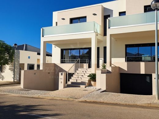 Luxury House for sale in Faro, 785 000 €, Photo 1