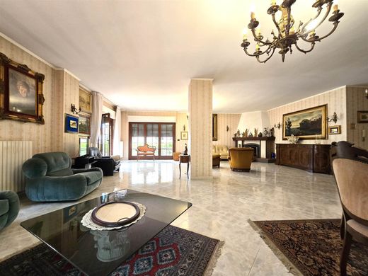 Luxury Apartment for sale in Monopoli, 445 000 €, Photo 1