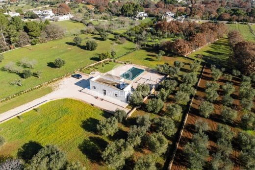 Luxury House for sale in Ostuni, 740 000 €, Photo 1