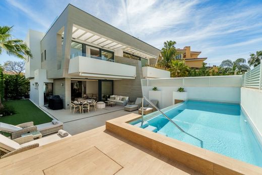 Luxury House for sale in Marbella, 2 750 000 €, Photo 1
