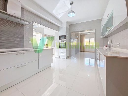 Luxury House for sale in Portimão, 798 000 €, Photo 2