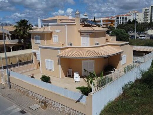 Luxury House for sale in Portimão, 798 000 €, Photo 1
