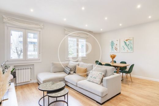 Luxury Apartment for sale in Madrid, 909 000 €, Photo 1