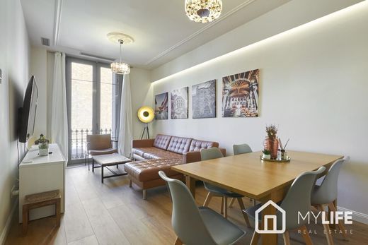 Luxury Apartment for sale in Barcelona, 895 000 €, Photo 3