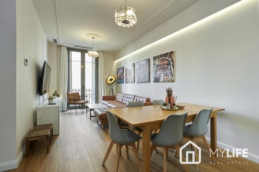 Luxury Apartment for sale in Barcelona, 895 000 €, Photo 2