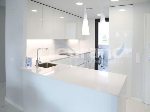 Luxury Apartment for sale in Benidorm, 632 000 €, Photo 1