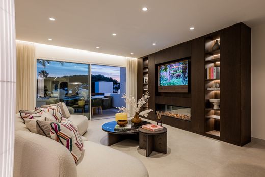 Luxury Apartment for sale in Marbella Del Este, 2 450 000 €, Photo 3