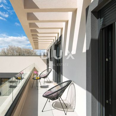 Maison de luxe à vendre à Labin, 899 000 €, Photo 3