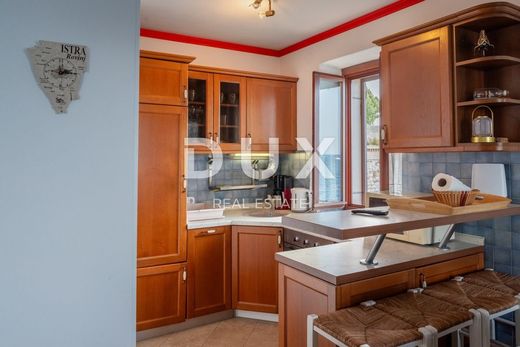Luxury Apartment for sale in Rovinj, 550 000 €, Photo 1