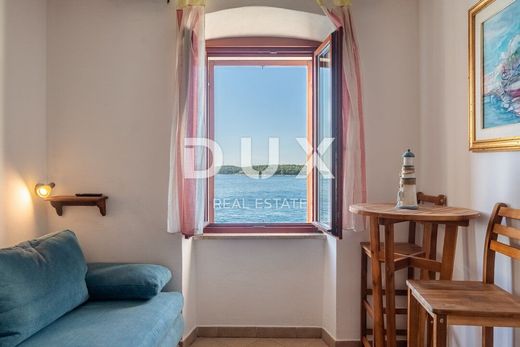 Luxury Apartment for sale in Rovinj, 385 000 €, Photo 1