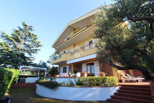 Luxury House for sale in Pescara, 690 000 €, Photo 2