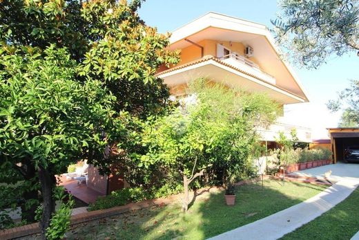 Luxury House for sale in Pescara, 690 000 €, Photo 3