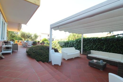Luxury House for sale in Pescara, 690 000 €, Photo 4