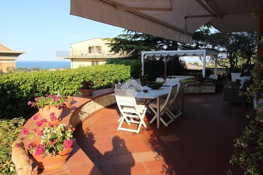 Luxury House for sale in Pescara, 690 000 €, Photo 6