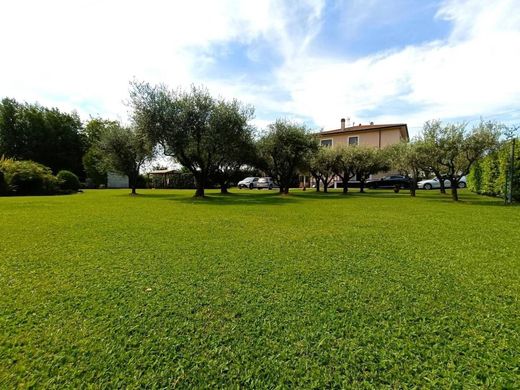 Luxury House for sale in Massa, 790 000 €, Photo 1