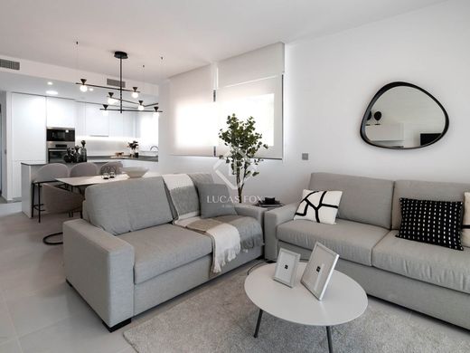 Luxury Apartment for sale in Benidorm, 523 000 €, Photo 1