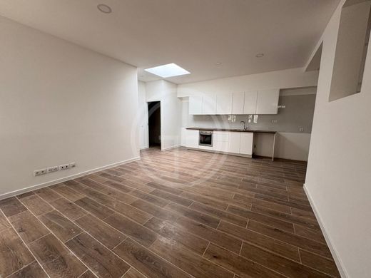 Luxury House for sale in Faro, 415 000 €, Photo 1