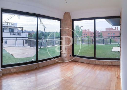 Luxury Apartment for sale in Aravaca, 1 150 000 €, Photo 1