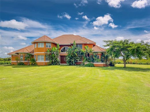 Luxury House for sale in Punta Gorda, 2 144 642 €, Photo 1