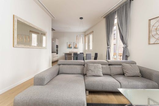 Luxury Apartment for sale in Barcelona, 900 000 €, Photo 2