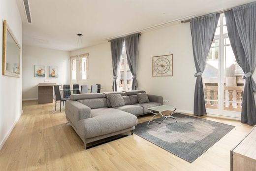 Luxury Apartment for sale in Barcelona, 900 000 €, Photo 3