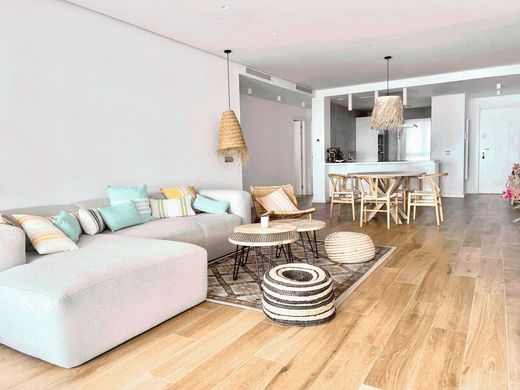 Luxury Apartment for sale in Alcaidesa, 640 000 €, Photo 5