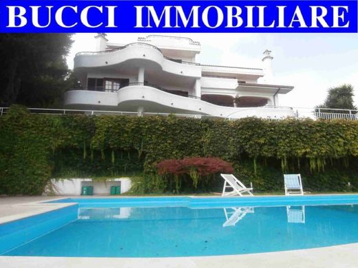 Luxury House for sale in Montesilvano, 950 000 €, Photo 1