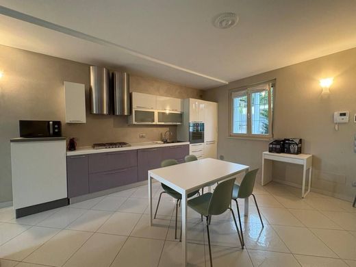 Luxury House for sale in Polpenazze Del Garda, 950 000 €, Photo 5