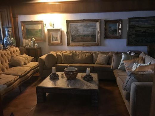 Luxury Apartment for sale in Benidorm, 410 000 €, Photo 1