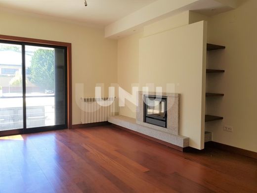 Luxury House for sale in Viseu, 470 000 €, Photo 1