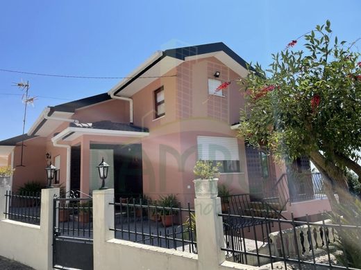 Luxury House for sale in Valença, 490 000 €, Photo 1