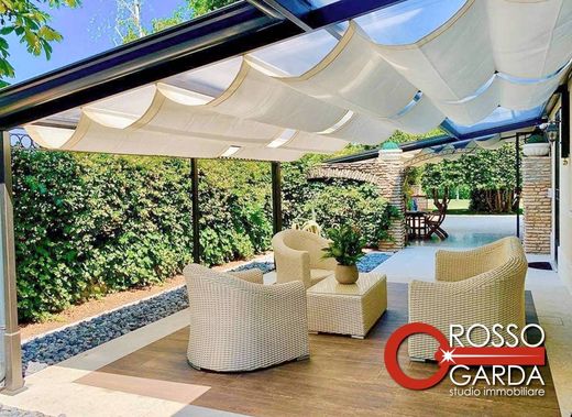Luxury House for sale in Desenzano Del Garda, 1 480 000 €, Photo 1
