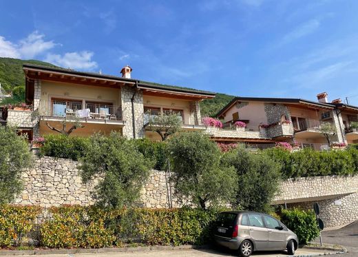 Luxury Apartment for sale in Brenzone, 900 000 €, Photo 1