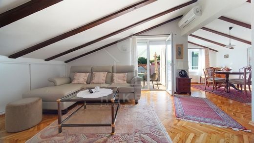 Luxury Apartment for sale in Rovinj, 450 000 €, Photo 1