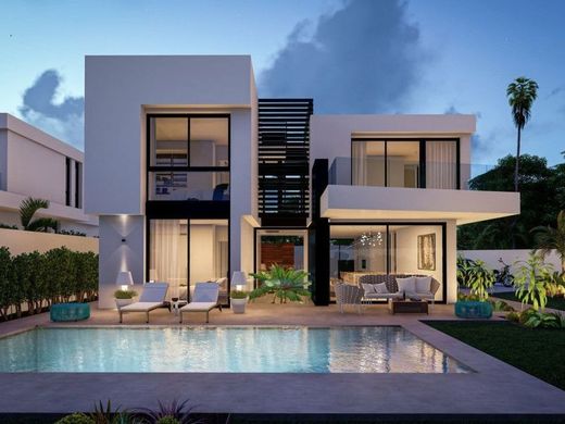 Luxury House for sale in Benidorm, 1 095 000 €, Photo 1